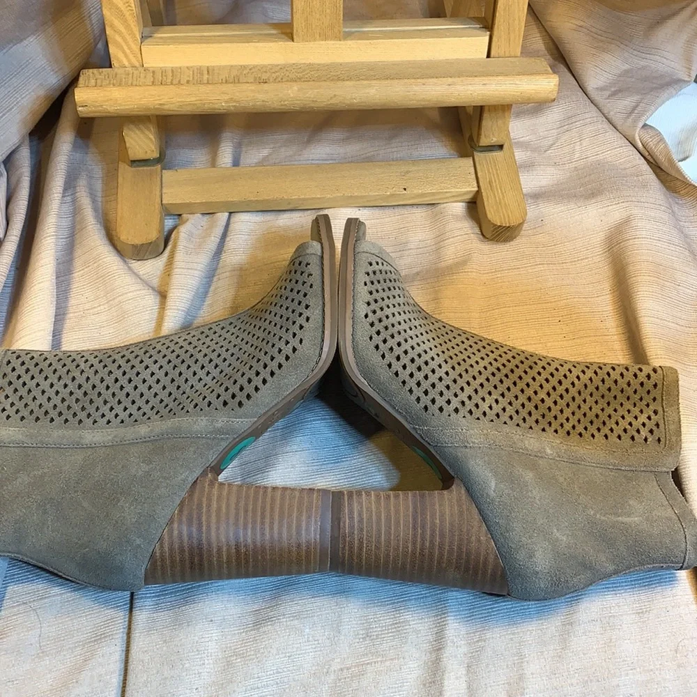 NWT Lucky Brand leather peep toe ankle booties